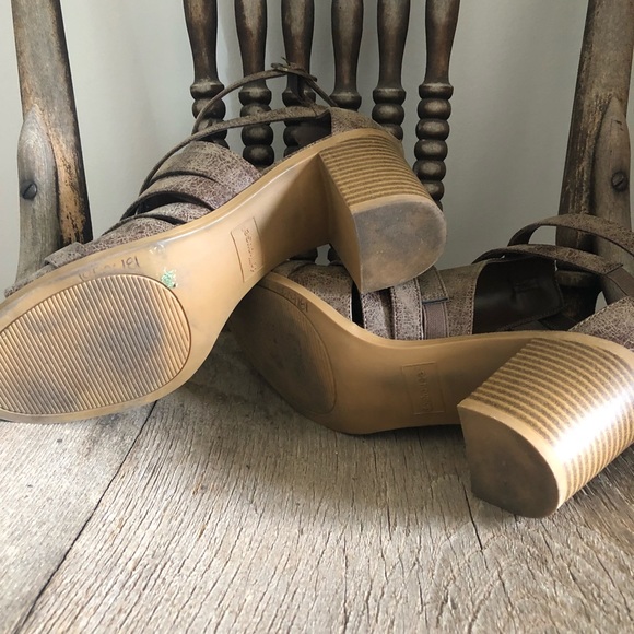 DOLLHOUSE/ chunky heel - Picture 7 of 7